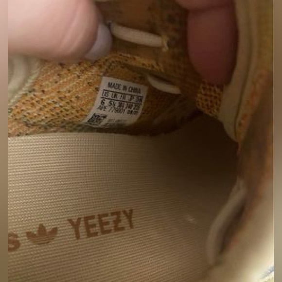 Unisex Yeezy Boost 350 V2 Mx Oat - size 6 Mens - Picture 2 of 4